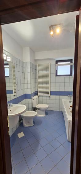 Apartament cu 4 camere decomandat, mobilat în Barbu Văcărescu