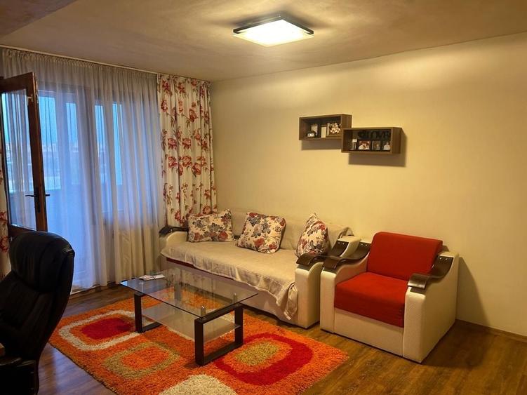Apartament cu 3 camere decomandat în Iosia