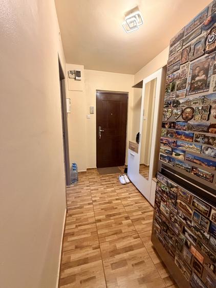 Apartament cu 3 camere semidecomandat, mobilat în Circumvalațiunii