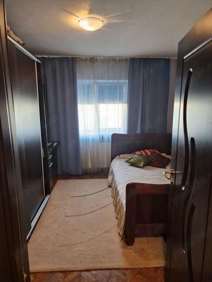 Apartament cu 4 camere decomandat în Central