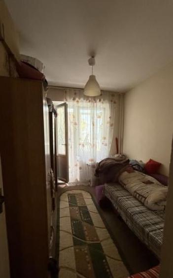Apartament cu 3 camere decomandat în Berceni
