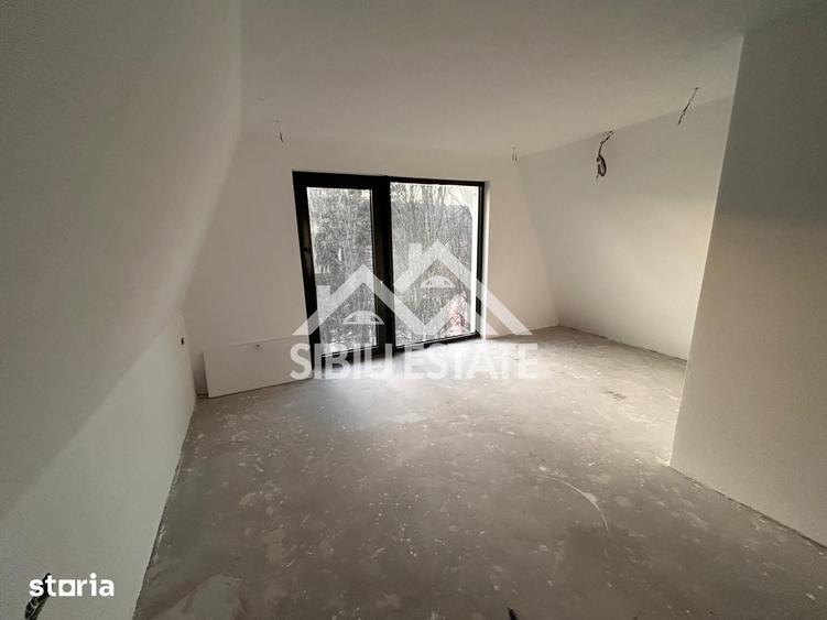 Casă cu 4 camere cu Teren 1000 Mp în Porumbacu de Jos