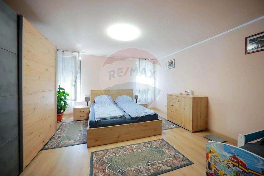 Casă cu 5 camere cu Teren 395 Mp în Central
