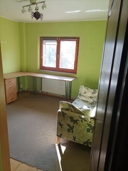 Apartament cu 3 camere decomandat, mobilat în Nicolina