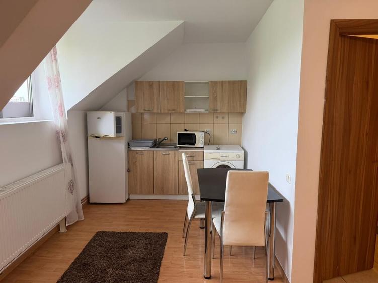 Casă cu 6 camere cu Teren 20 Mp în Centrul Civic