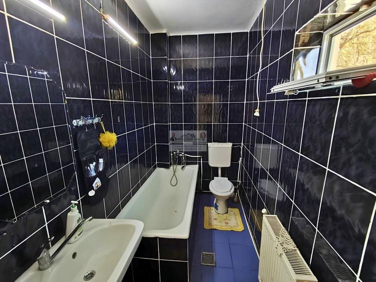 Casă individuală cu 6 camere cu Canalizare în Sud