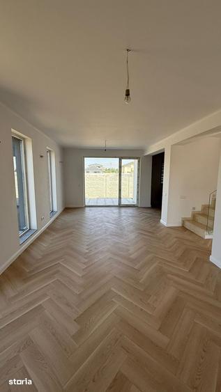 Casă cu 3 camere cu Teren 321 Mp în Vidra