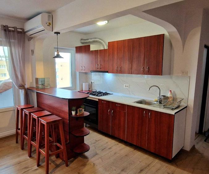 Apartament cu 3 camere decomandat în Cetate