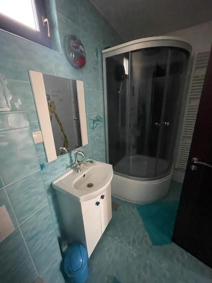 Casă cu 4 camere în Cantacuzino