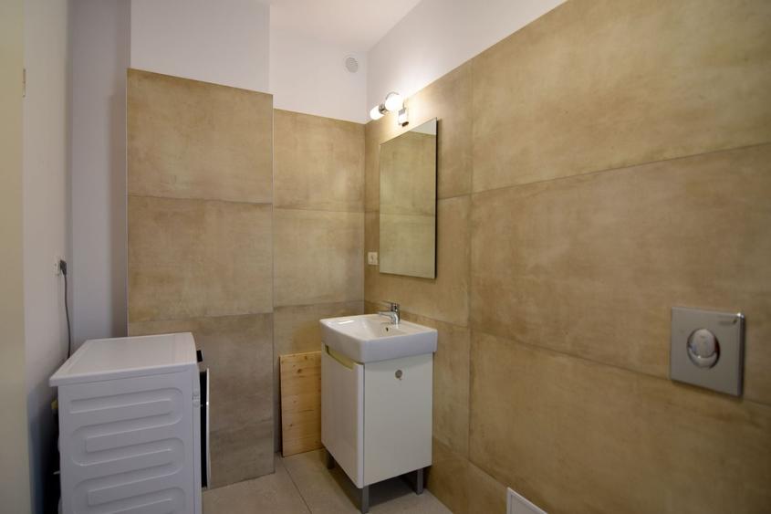 Apartament cu 3 camere semidecomandat, mobilat în Aradului