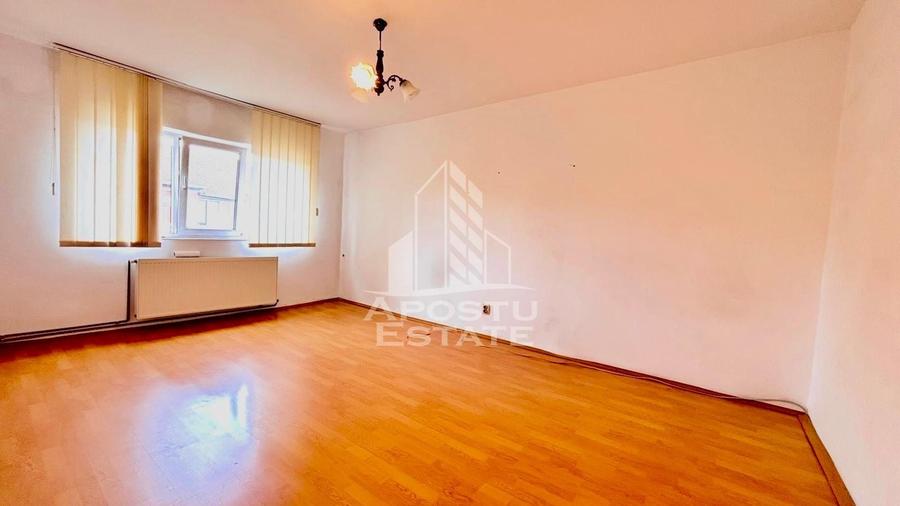 Apartament cu 3 camere decomandat, mobilat în Soarelui