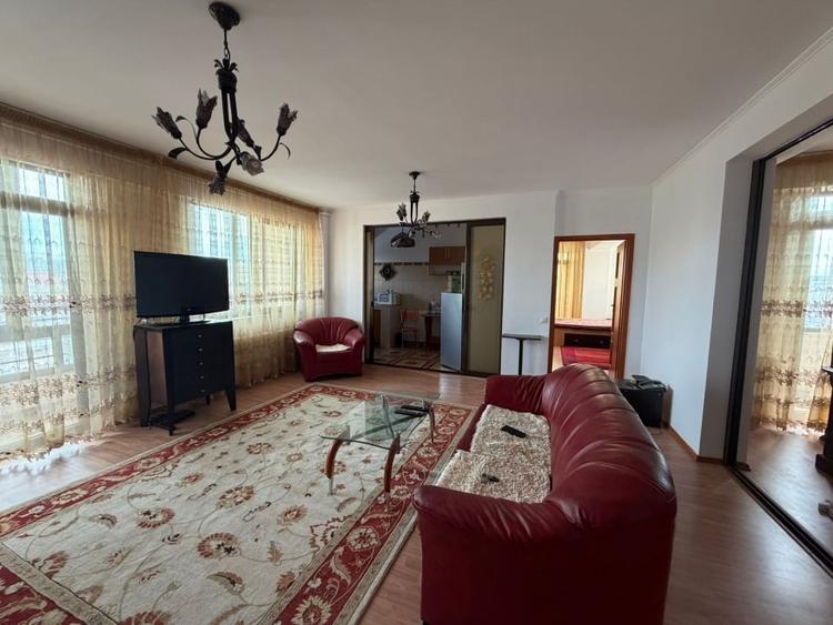 Apartament cu 5 camere semidecomandat, mobilat în Domenii