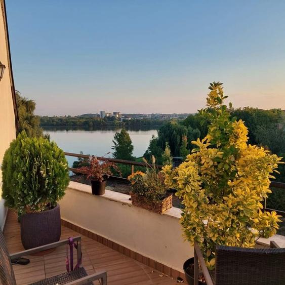 Apartament cu 3 camere decomandat în Dămăroaia