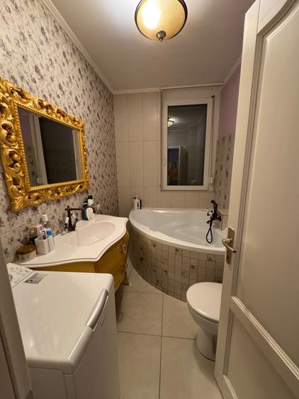 Apartament cu 3 camere decomandat în Exterior Vest