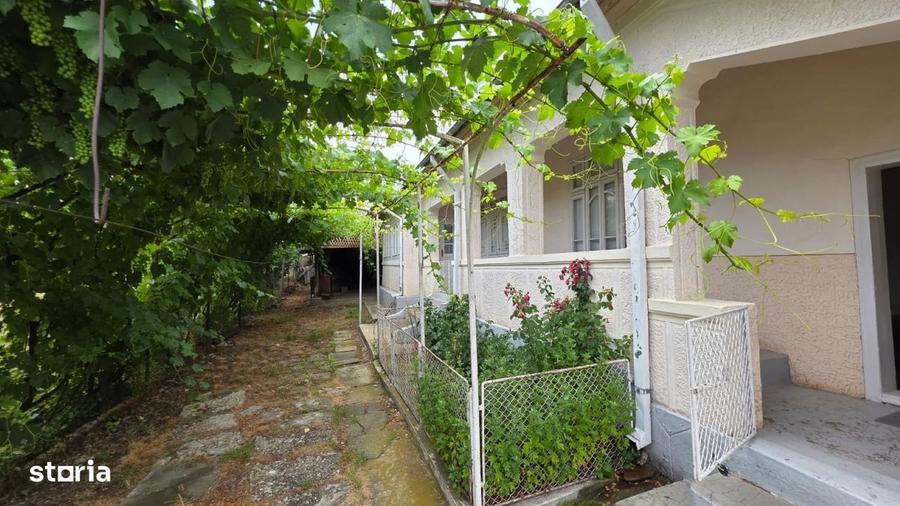 Casă cu 4 camere în Bonțești