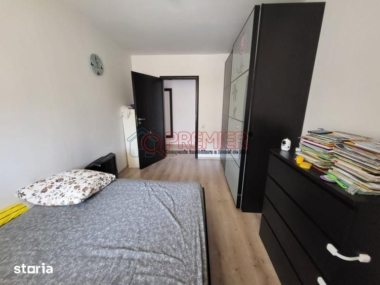 Apartament cu 3 camere decomandat în Progresul