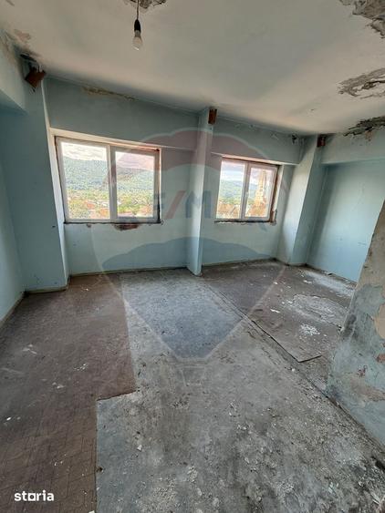 Apartament cu 5 camere decomandat în Central
