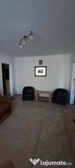 Apartament cu 2 camere semidecomandat în Casa de Cultură