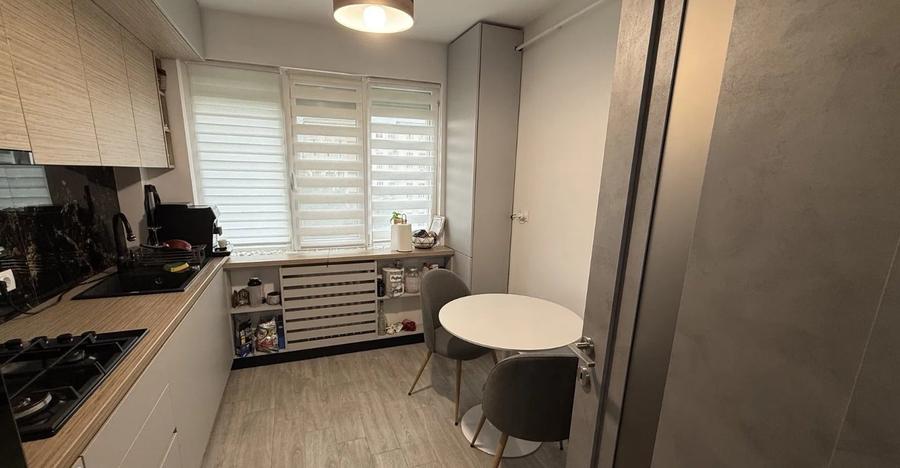 Apartament cu 3 camere decomandat, mobilat în Alexandru cel Bun