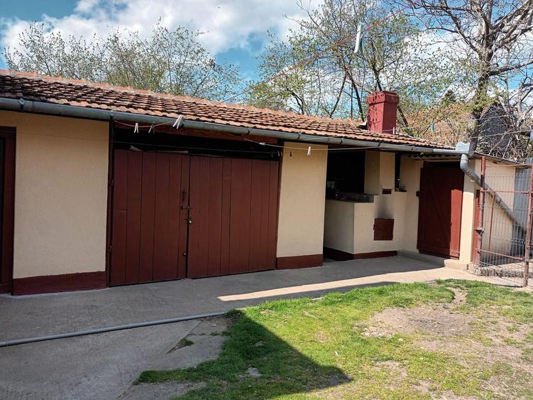 Casă individuală cu 3 camere cu Canalizare în Bâlc