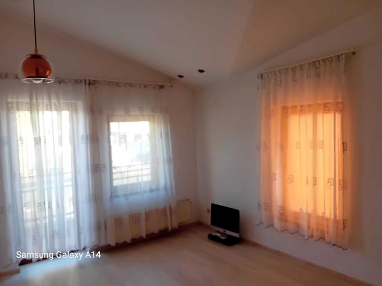 Casă cu 4 camere cu Teren 500 Mp în Iancu Nicolae