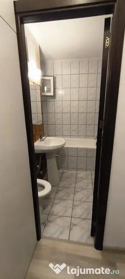 Apartament cu 2 camere semidecomandat în Tei