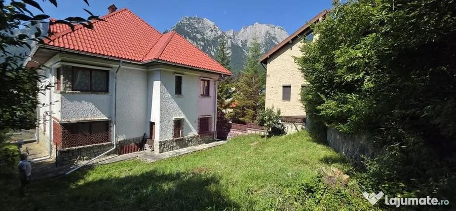 Casă cu 8 camere cu Teren 518 Mp în Central