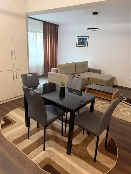 Apartament cu 2 camere decomandat în Tractorul