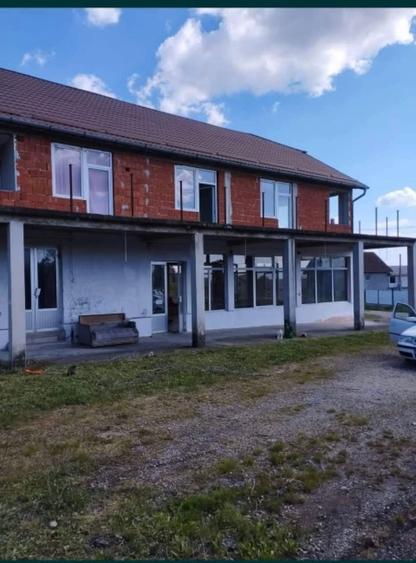 Casă cu 4 camere în Ceica