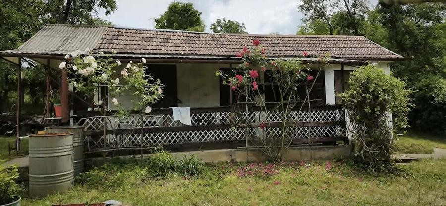 Casă cu Teren 1000 Mp în Porumbeni