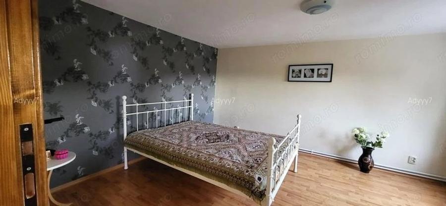 Casă individuală cu 5 camere cu Teren 2500 Mp în Central