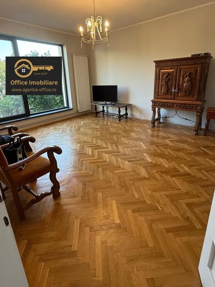 Casă cu 4 camere cu Garaj în Săsar