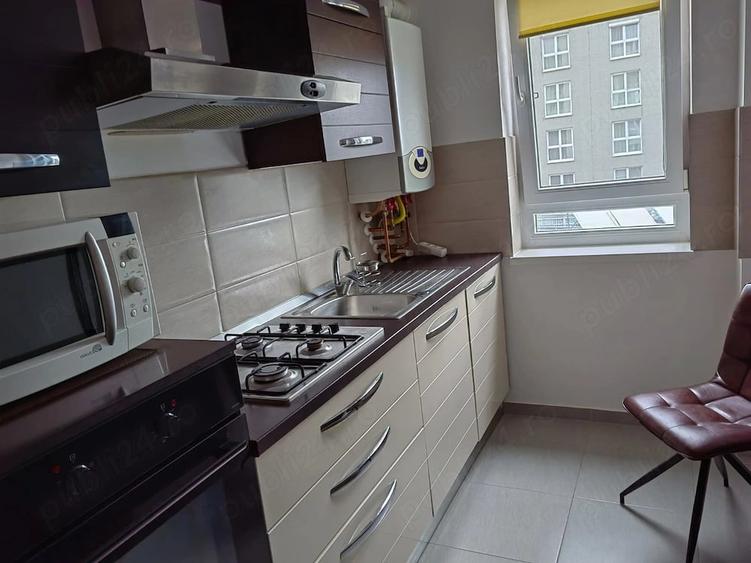 Apartament cu 2 camere decomandat în Tractorul