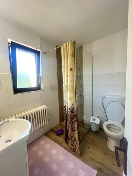 Casă individuală cu 9 camere cu Canalizare în Mărăști
