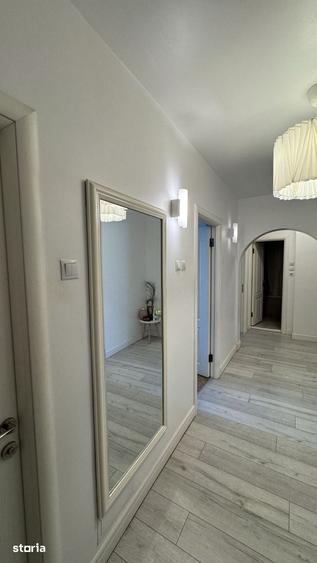 Apartament cu 3 camere decomandat, mobilat în Centrul Civic