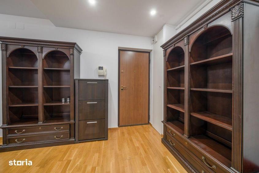 Apartament cu 3 camere semidecomandat, mobilat în Nordului