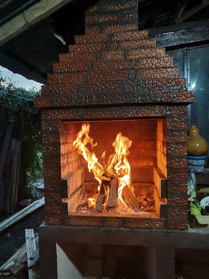 Casă cu 4 camere cu Teren 1800 Mp în Central