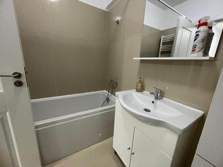 Apartament cu 3 camere decomandat, mobilat în Rediu