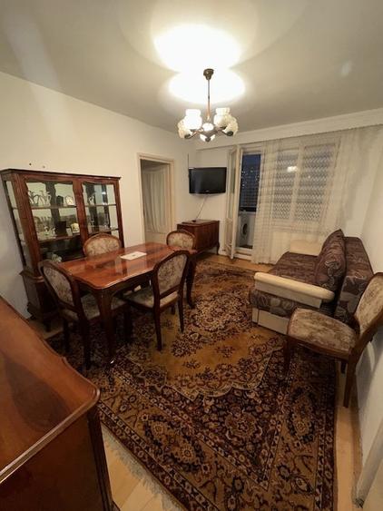 Apartament cu 3 camere decomandat, mobilat în Decebal