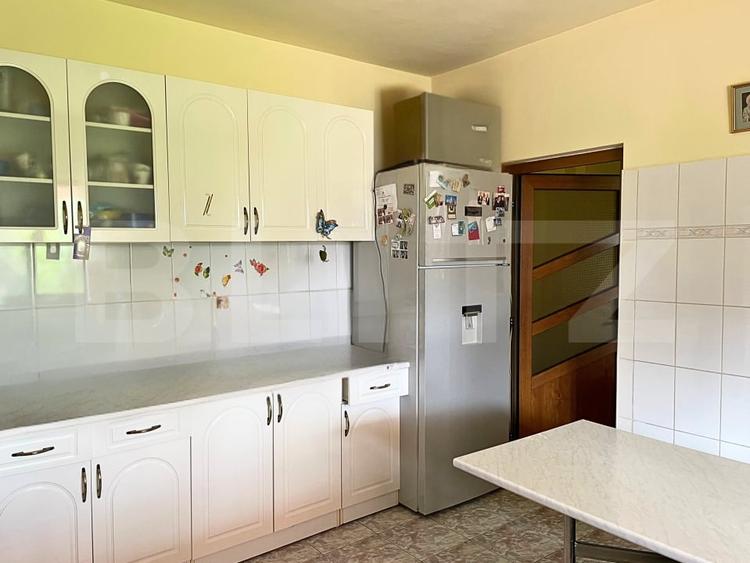 Casă individuală cu 8 camere cu Canalizare în Dumbrava