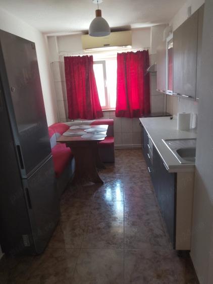 Apartament cu 4 camere semidecomandat în Timpuri Noi