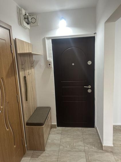 Apartament cu 2 camere decomandat în Titan
