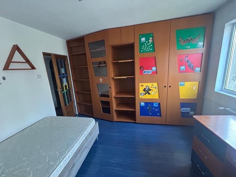 Apartament cu 4 camere semidecomandat în Drumul Taberei