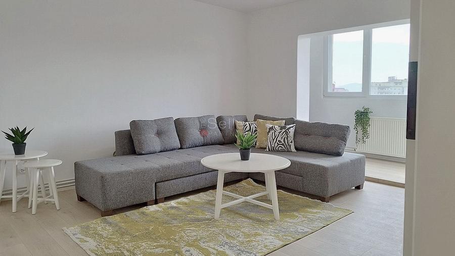 Apartament cu 3 camere decomandat în Județean