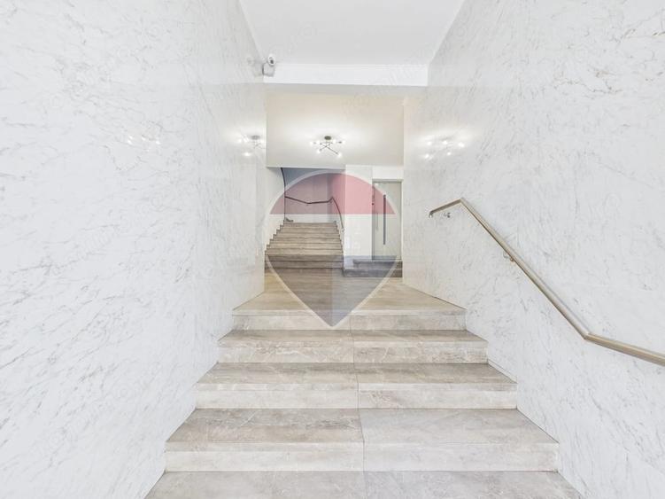 Apartament cu 3 camere decomandat în Romană