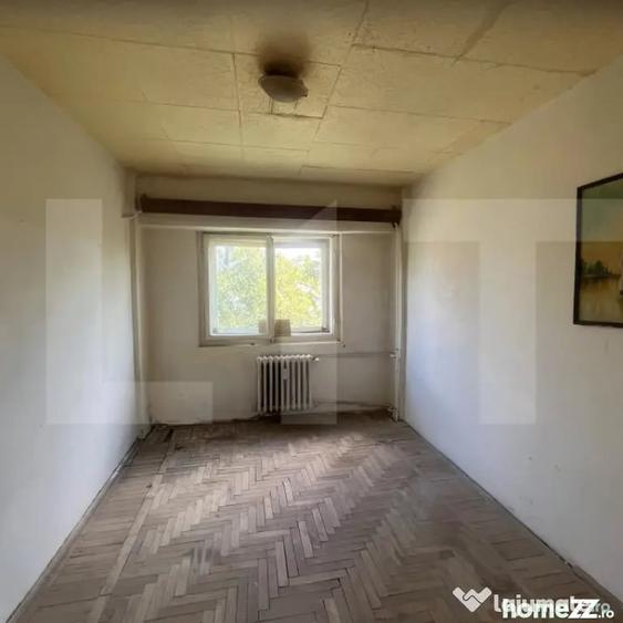 Apartament cu 3 camere semidecomandat în Central