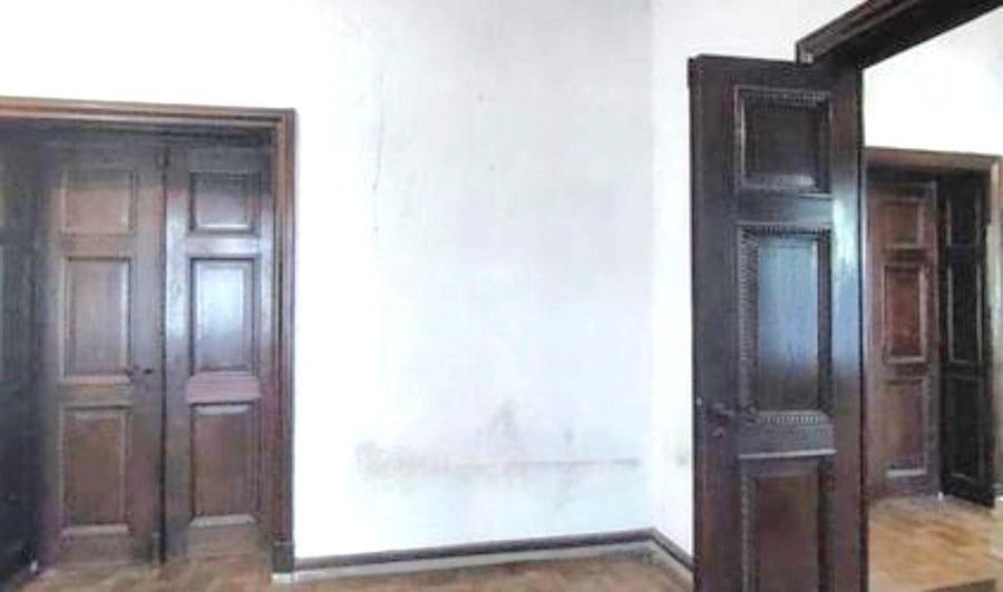 Casă cu 10 camere cu Teren 478 Mp în Armeneasca