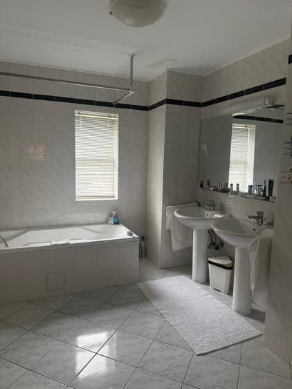 Duplex cu 7 camere cu Canalizare în Băneasa