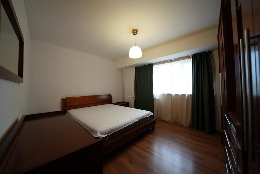 Apartament cu 4 camere decomandat, mobilat în Victoriei