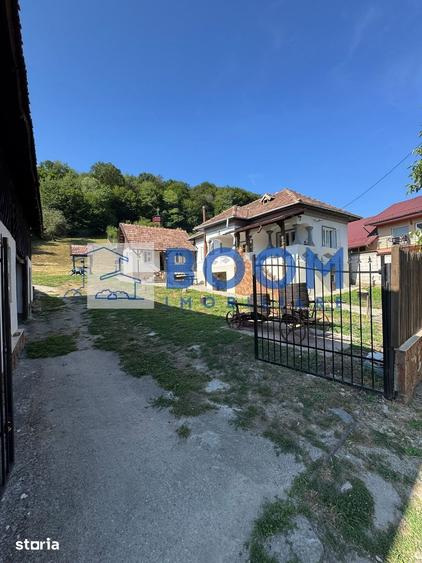 Casă cu 3 camere cu Teren 2000 Mp în Bujoreni
